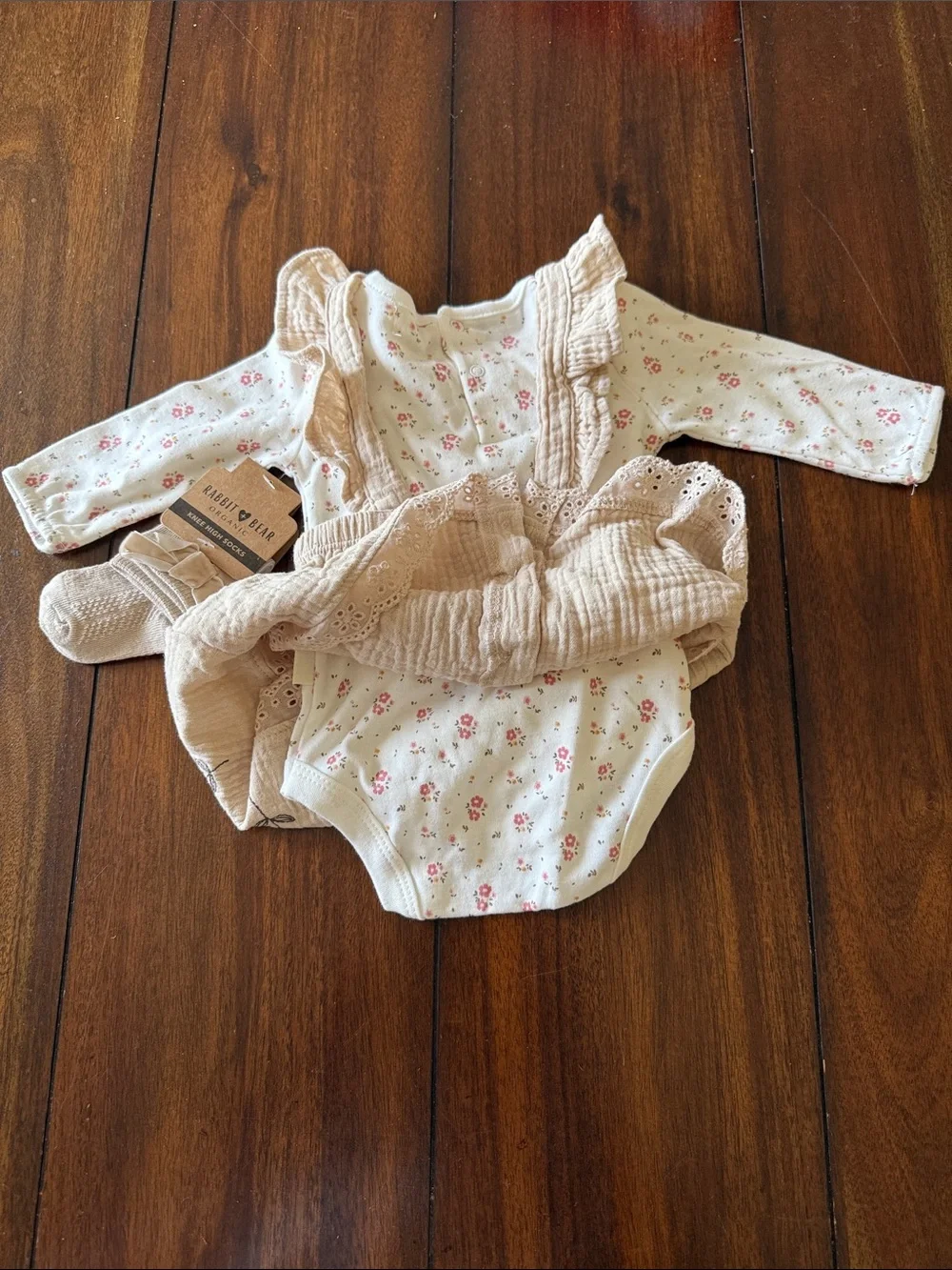 NWT Rabbit & Bear Organic Cream Floral Embroidered Ruffle Dress Set‎ 0-3M